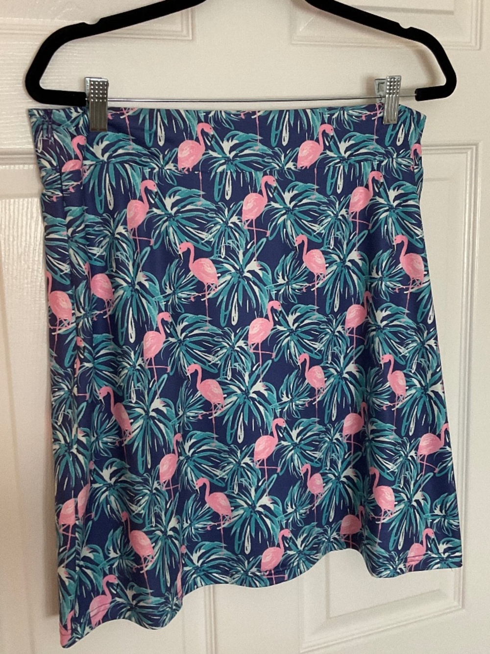 FLAMINGOS AND PALM TREES, FULLY LINED SKIRT.  SIDE ZIP, LIKE NEW. SIZE Large